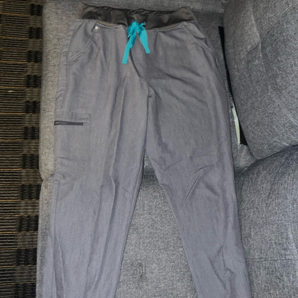 Figs jogger scrub bottoms size medium gray